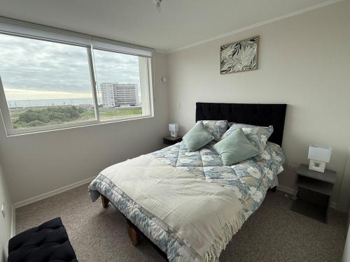 Postel nebo postele na pokoji v ubytování Amanecer del Faro