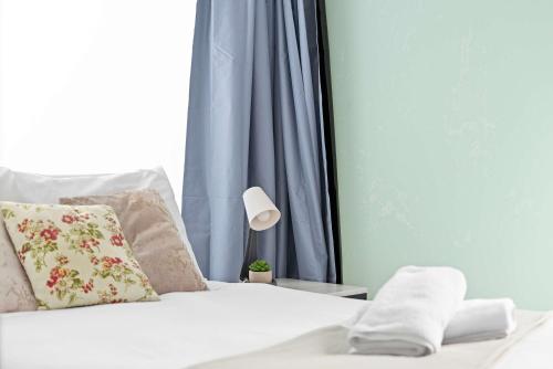 Voodi või voodid majutusasutuse Modern Single Room in Botany - Mins to Airport - Shared Bathroom toas