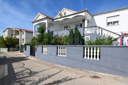 Apartments with parking space Bibinje, Zadar - 18066