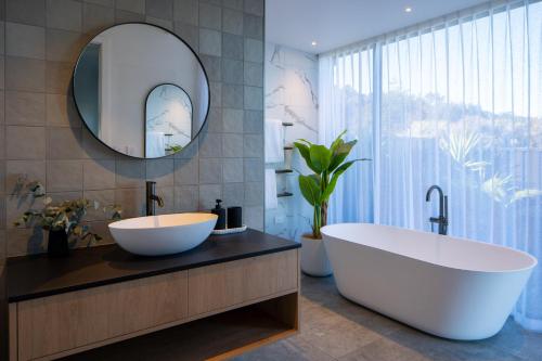a bathroom with a large tub and a large mirror at Mountain Rise Retreat in Cambridge