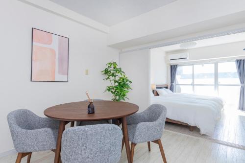 a bedroom with a table and chairs and a bed at エドモダンステイ Edo Modern Stay 01 in Tokyo