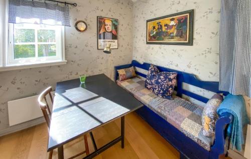Khu vực ghế ngồi tại 1 Bedroom Cozy Home In Färjestaden