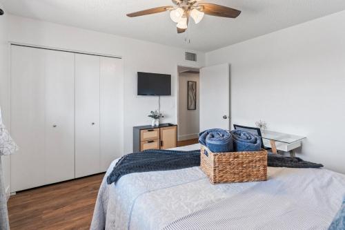a bedroom with a bed with a ceiling fan at ASU-Mesa Getaway-Stylish & Relaxing in Mesa