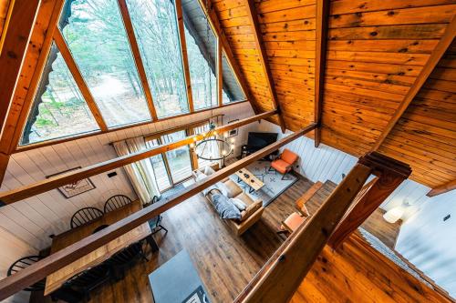 Χώρος καθιστικού στο Nine Sides Lodge- Cozy A-Frame makes base camp for ADK Adventures