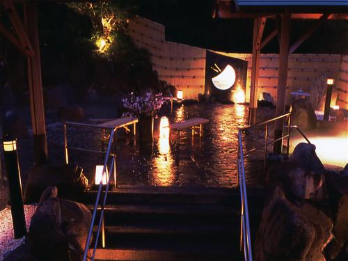 a night view of a patio with stairs and lights at Hakonenomori Okada in Hakone