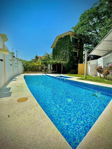 Πισίνα στο ή κοντά στο Depa 101B en Huatulco con alberca y balcón a 5 min playa