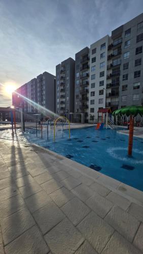Bazén v ubytování Condominio AZUL RICAURTE Apartamento con 4 piscinas nebo v jeho okolí