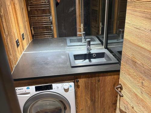 Φωτογραφία από το άλμπουμ του Appartement 2-3 pers au centre de Val-d'Isère avec balcon et vue - FR-1-519-44 στη Val dʼIsère