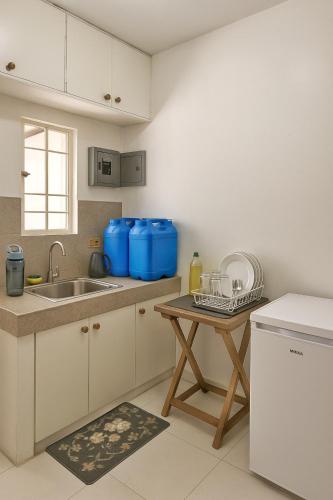 Кухня или мини-кухня в Islana Stay Rm B for 1pax only
