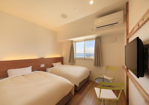 Postel nebo postele na pokoji v ubytování Smile Hotel Miyakojima