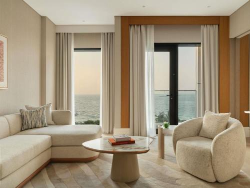 Un lugar para sentarse en Delano Dubai at Bluewaters