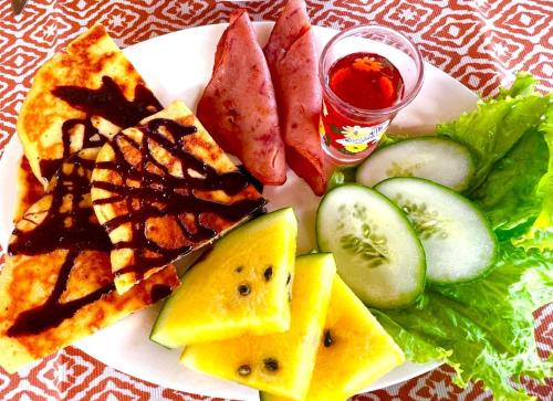 Comida en la casa de huéspedes o alrededores