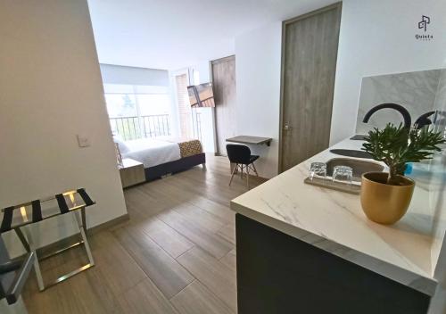 a living room with a kitchen and a bedroom at Quinta Park 43 in Bogotá