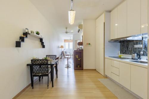 Kuchyň nebo kuchyňský kout v ubytování 118 Island Plaza Seaview Family Suite 5Pax 1Carpark