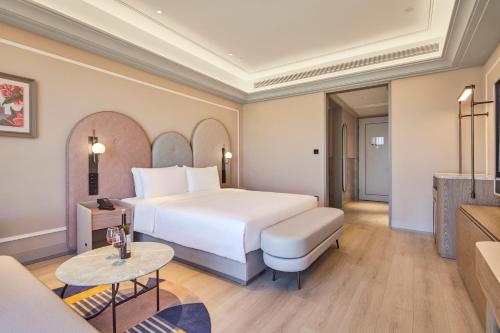 a hotel room with a bed and a couch at Mercure Xi'an Chanba in Xi'an