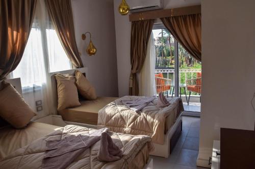 Postel nebo postele na pokoji v ubytování Lake House Hotel