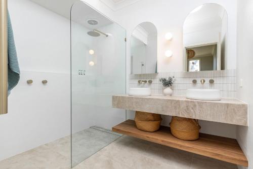 a bathroom with two sinks and a shower at Boomerang Bliss in Elizabeth Beach