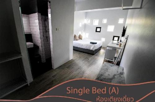 a living room with a bed and a living room with a bed sqor at Kaoseng Rockhill Hotel in Songkhla