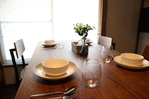 6 Min Walk from Aoto Station, Direct Access to Narita, Haneda Airports, Old house with modern renovation,