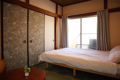 6 Min Walk from Aoto Station, Direct Access to Narita, Haneda Airports, Old house with modern renovation,