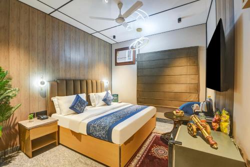 a hotel room with a bed and a tv at JS Residency Luxe Collection Hotel Near Nizamuddin Railway Station in New Delhi