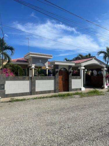Fotografie z fotogalerie ubytování Casa en urbanización privada a 2 minutos caminando de la playa, Vía a Data v destinaci Playas