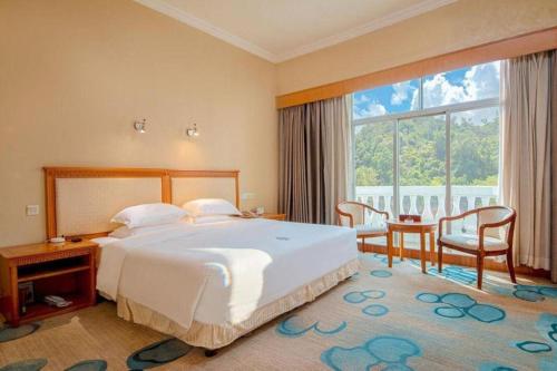 Ένα ή περισσότερα κρεβάτια σε δωμάτιο στο Zhuhai Dehan Hotel