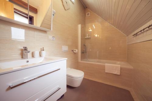 Holiday House Kod Ajke tesisinde bir banyo