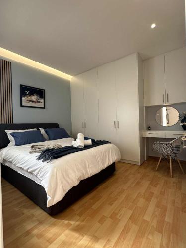 Harmony Boutique Apartments, 100m from metro