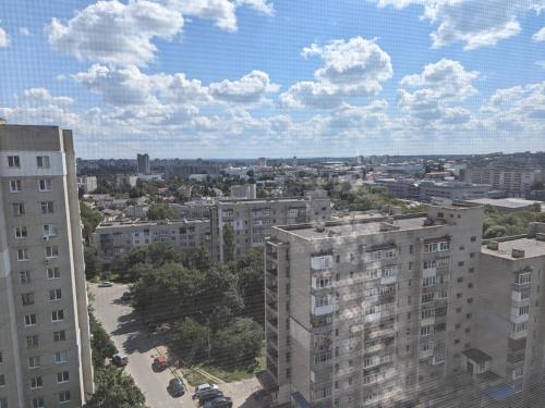 Nespecifikovaný výhled na destinaci Sumy nebo výhled na město při pohledu z apartmánu