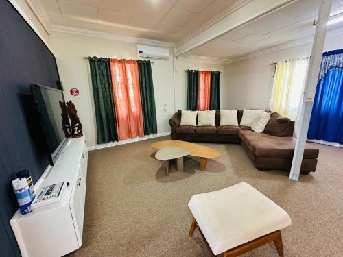 1BR Oceanfront Apartment with Wi-Fi, AC and Power Backup