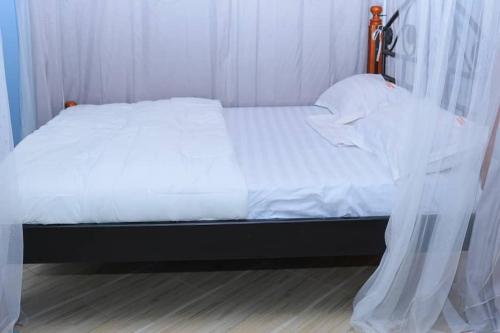 Postel nebo postele na pokoji v ubytování Kimani's Rock