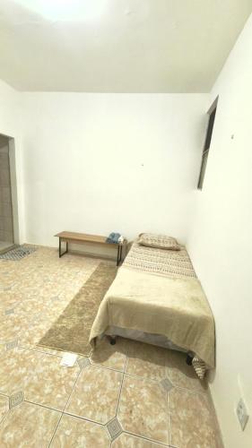 a bedroom with a bed and a table in a room at Próximo a São Brás, Rodoviária e Supermercado! in Belém