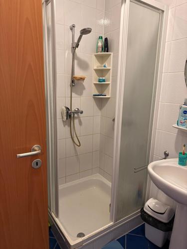 a bathroom with a shower and a sink at Quarto Duplo in Differdange