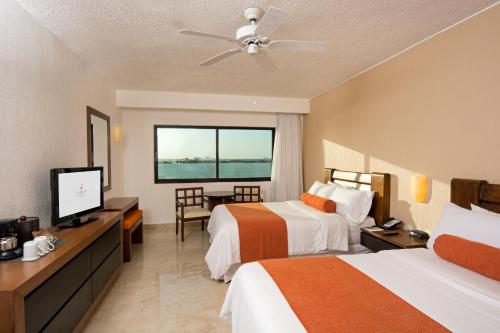 Postel nebo postele na pokoji v ubytování Flamingo Cancun All Inclusive