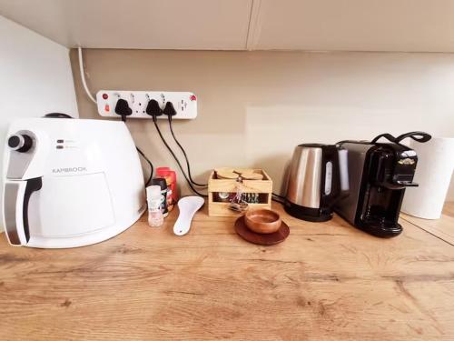 Fasilitas pembuat kopi dan teh di Modern Flat