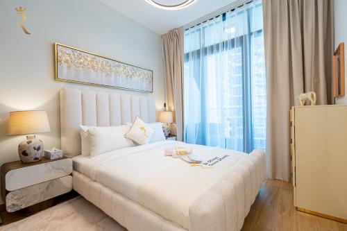 a bedroom with a large bed and a large window at Elegant 1BR Escape - Chic Al Maryah Cozy Retreat in Abu Dhabi