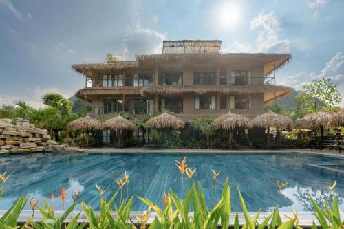 Bazén v ubytování Tam Coc Oasis Resort & Spa nebo v jeho okolí