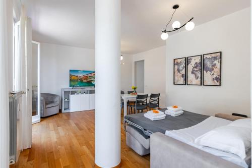 brd 41 12- Ponte Vecchio Spacious Central Penthouse