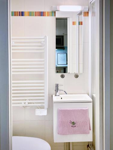 Cozy Studio near the Eiffel Tower Central 7th N7-21