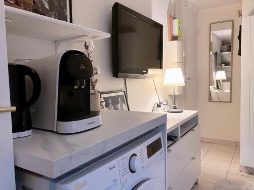 Cozy Studio near the Eiffel Tower Central 7th N7-21