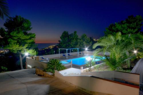Πισίνα στο ή κοντά στο B&B Villa Nicoletta