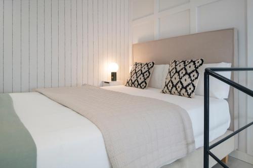 Plaza de San Gil Suite Apartment