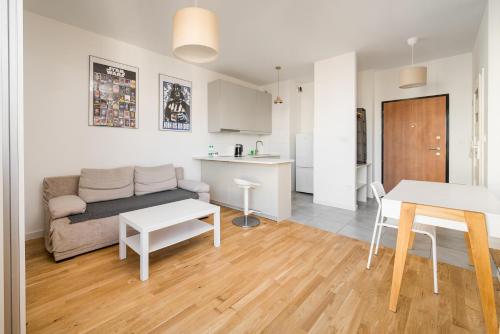 Metro Wierzbno Inviting Apartment by BookingHost