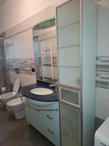 Ένα μπάνιο στο ada negri house