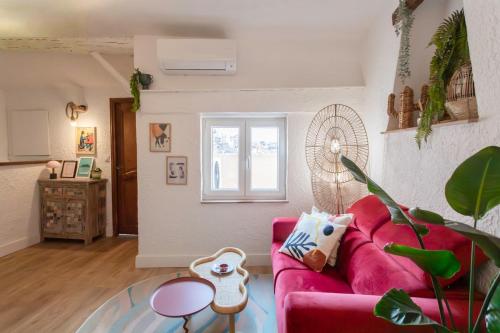 #36 Staywizus - Bright Eagle Nest Old town 5 mins from sea AC Wifi