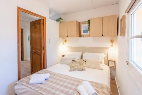#36 Staywizus - Bright Eagle Nest Old town 5 mins from sea AC Wifi