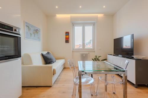EasyTopStay - Naviglio White Bliss