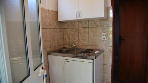 a small kitchen with a sink and a mirror at Apartaments A4 in Ulcinj