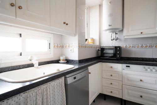 AA Guest - SandBeach Front Sea Views Eco Apartment